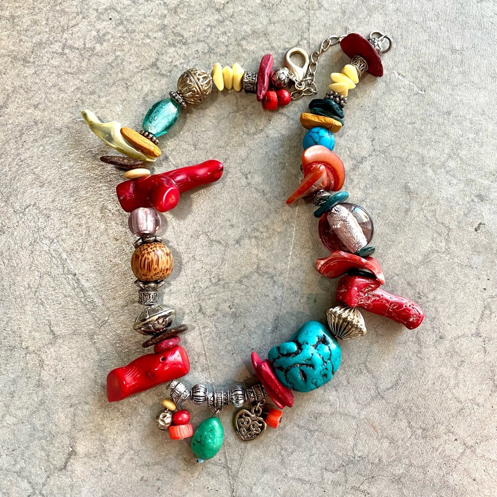 LIKE NEW Gorgeous Luxury Stone Beaded Necklace with Multicolor Colorful Detail